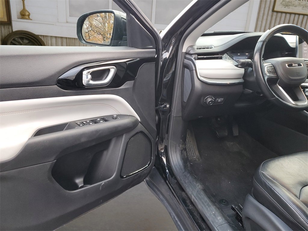 Used 2022 Jeep Compass Limited image 11