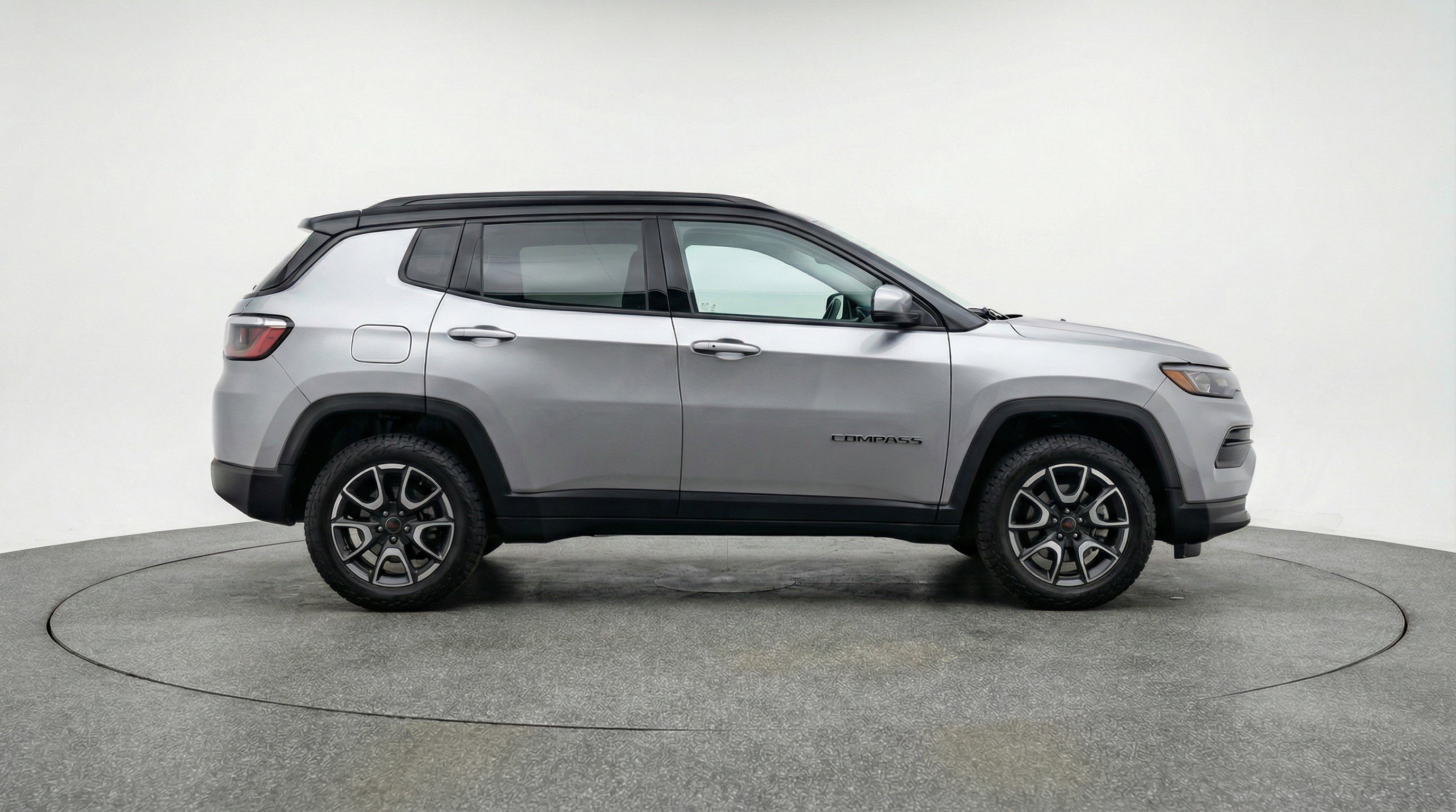 Used 2025 Jeep Compass Trailhawk AWD/4WD image 11