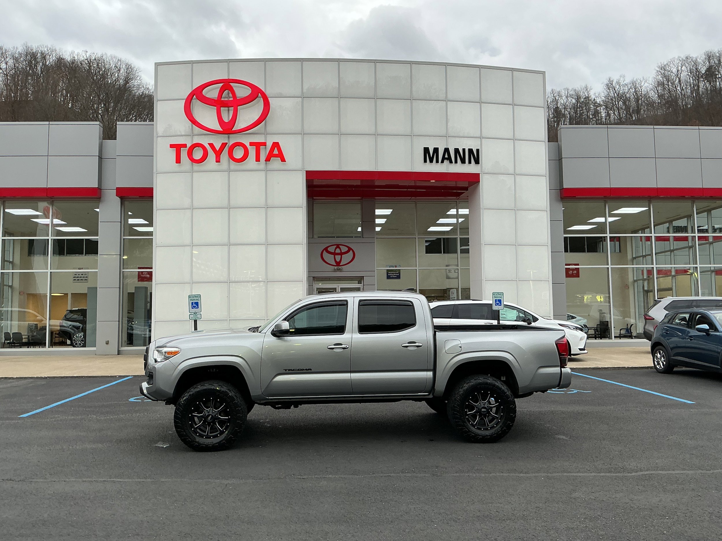 Used 2021 Toyota Tacoma SR image 1
