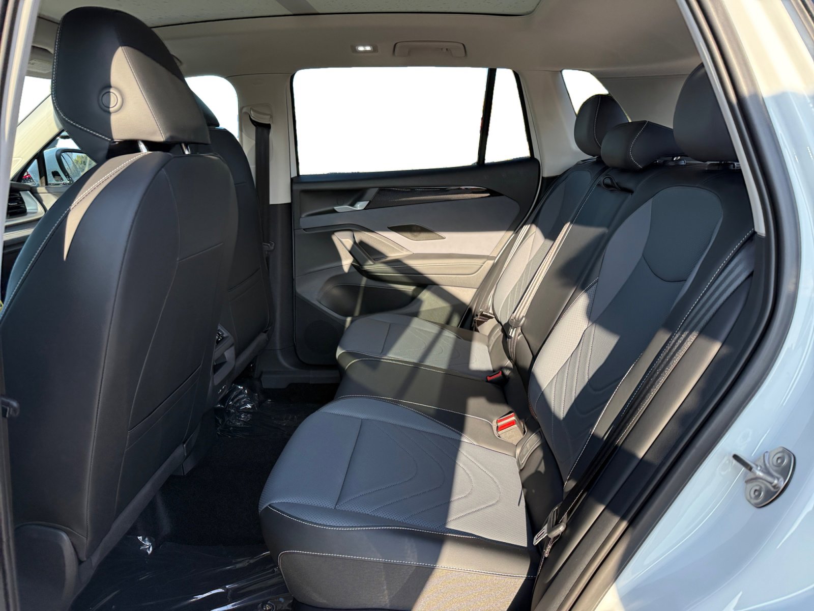 New 2026 Volkswagen Tiguan SE image 16
