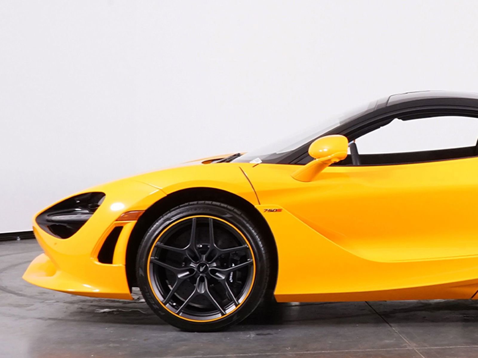 Used 2025 McLaren 750S image 12