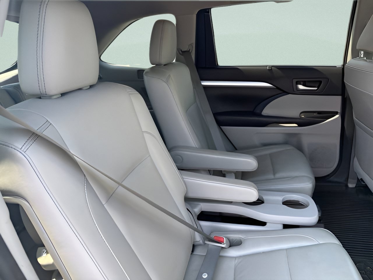 Used 2017 Toyota Highlander XLE AWD/4WD image 6