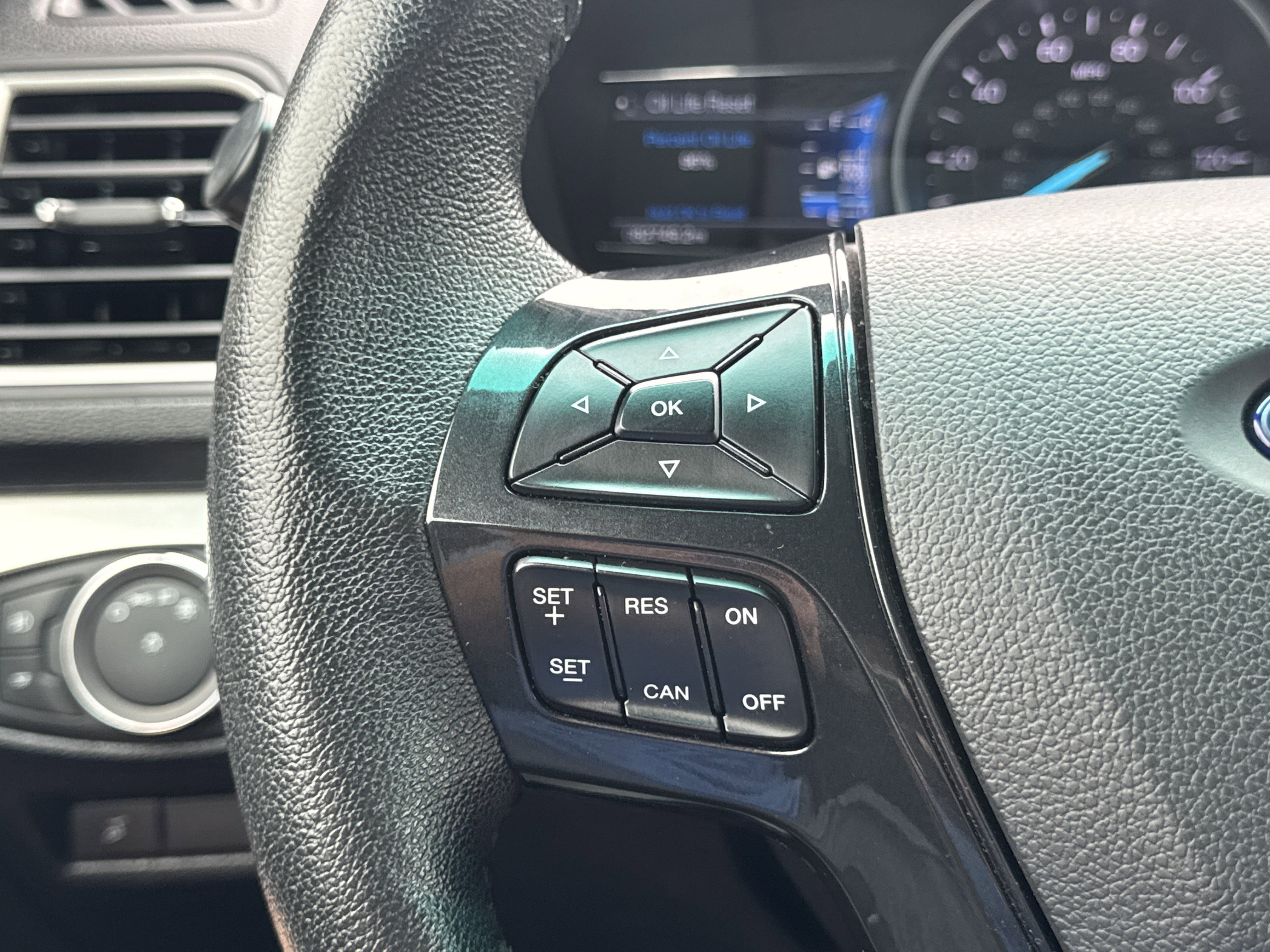 Used 2017 Ford Explorer XLT w/ Equipment Group 201A FWD image 14