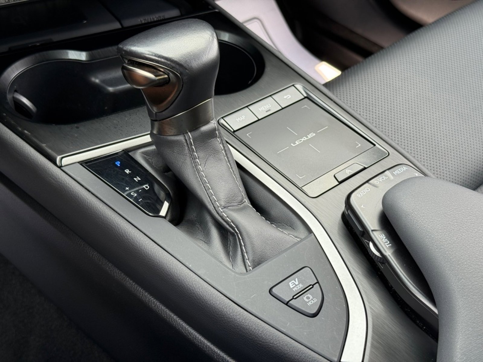 Used 2020 Lexus UX 250h w/ Luxury Package image 30