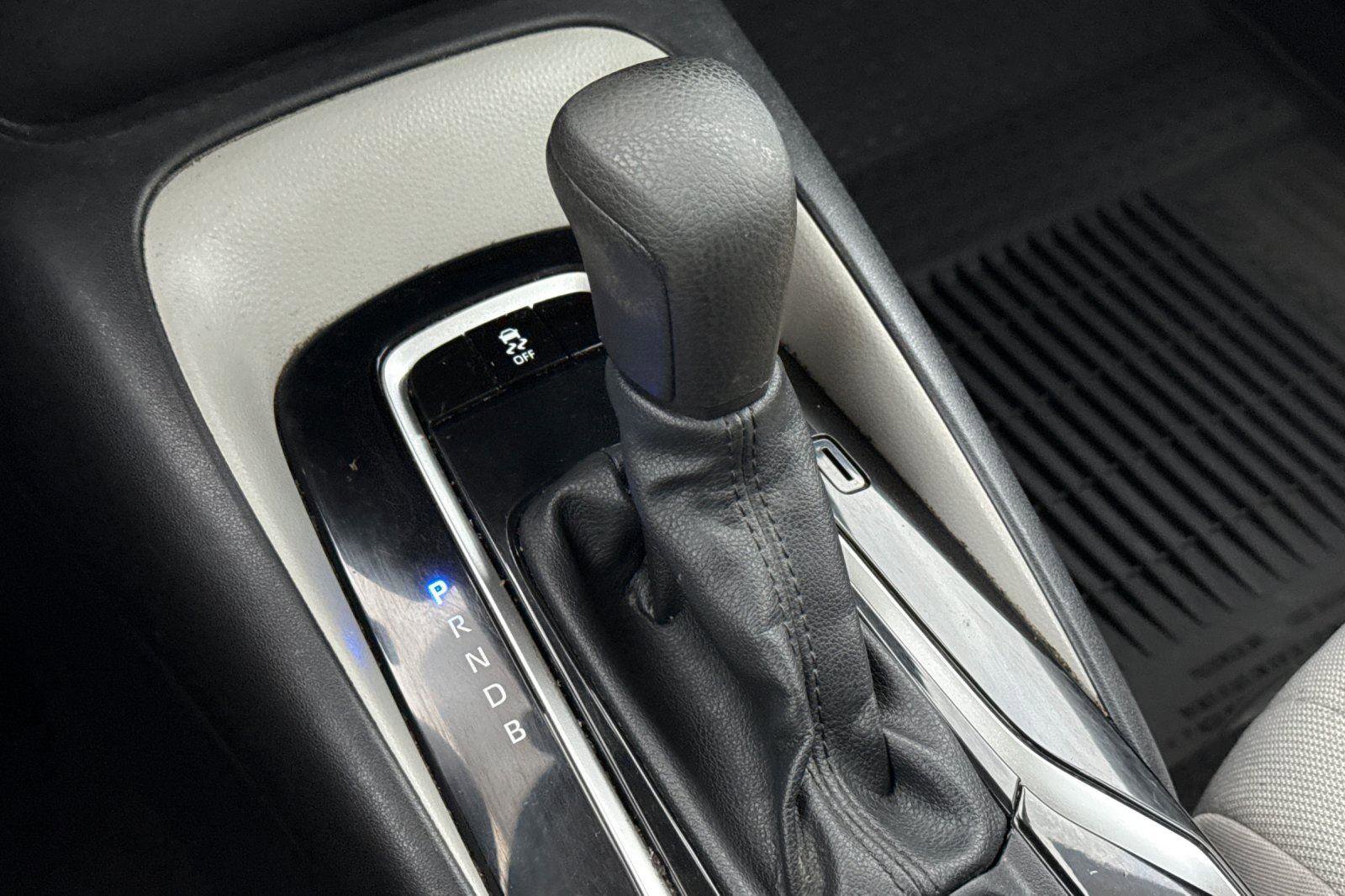 Used 2022 Toyota Corolla LE image 20