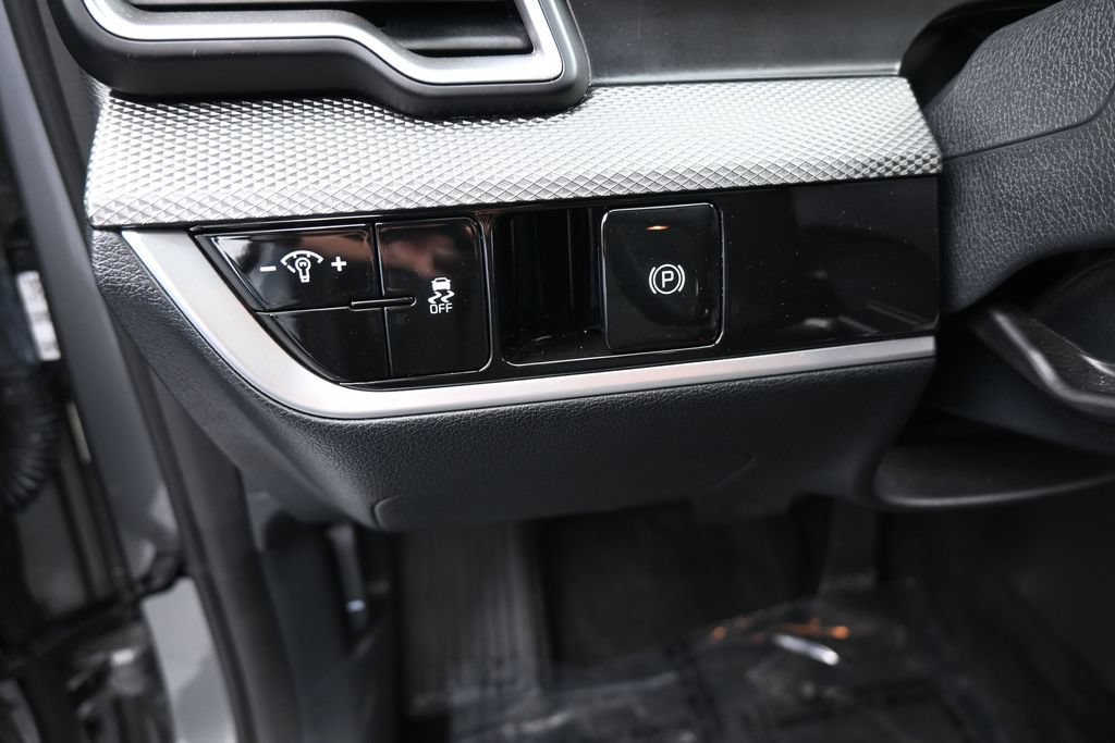 Used 2025 Kia Sportage LX FWD image 12
