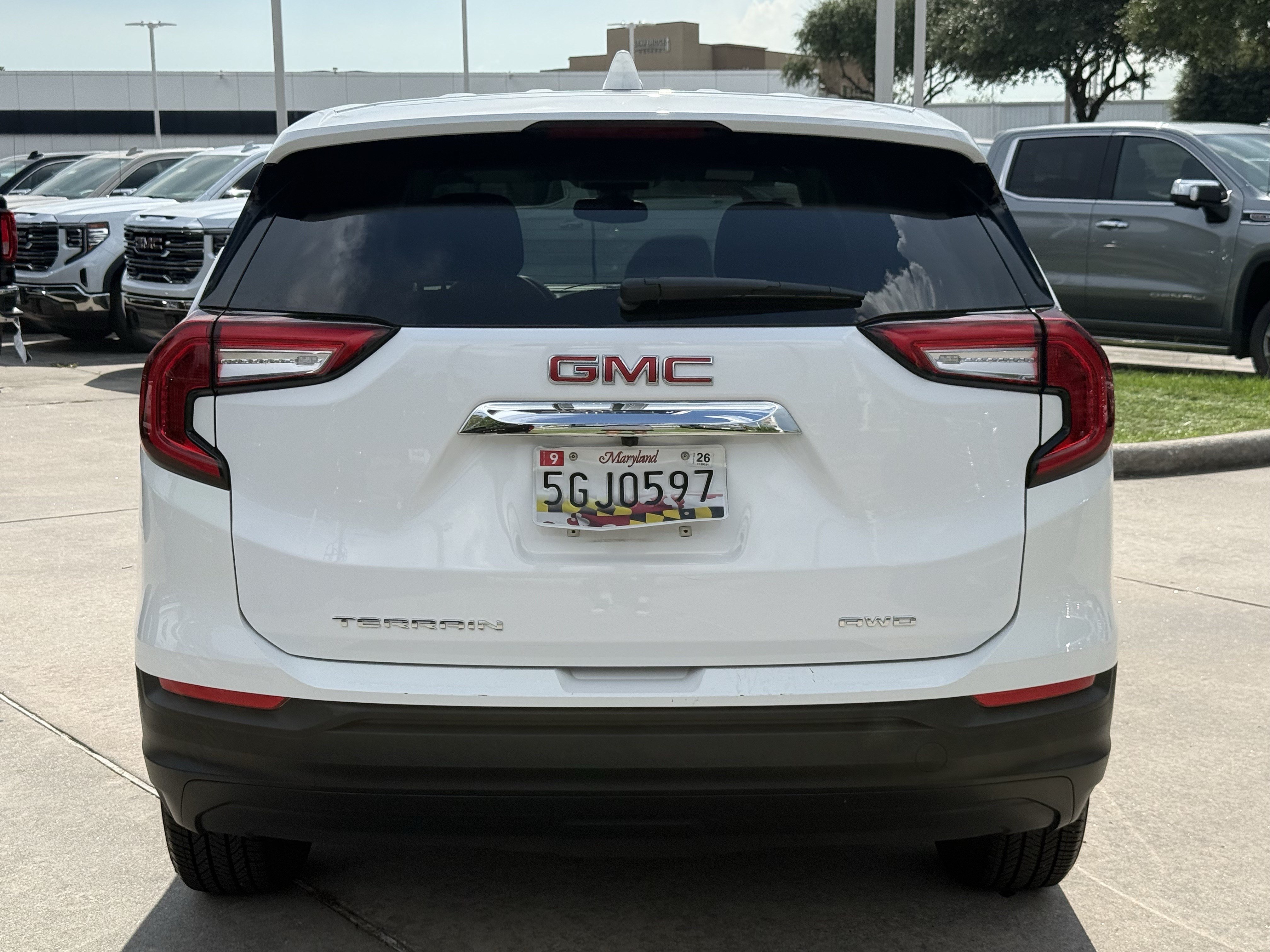Used 2024 GMC Terrain SLE AWD/4WD image 6
