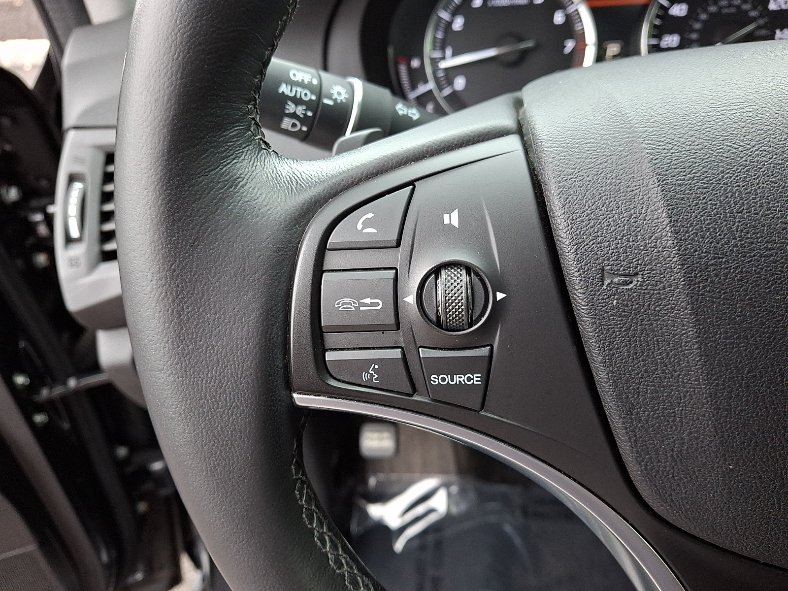 Used 2014 Acura MDX SH-AWD w/ Technology Package image 21