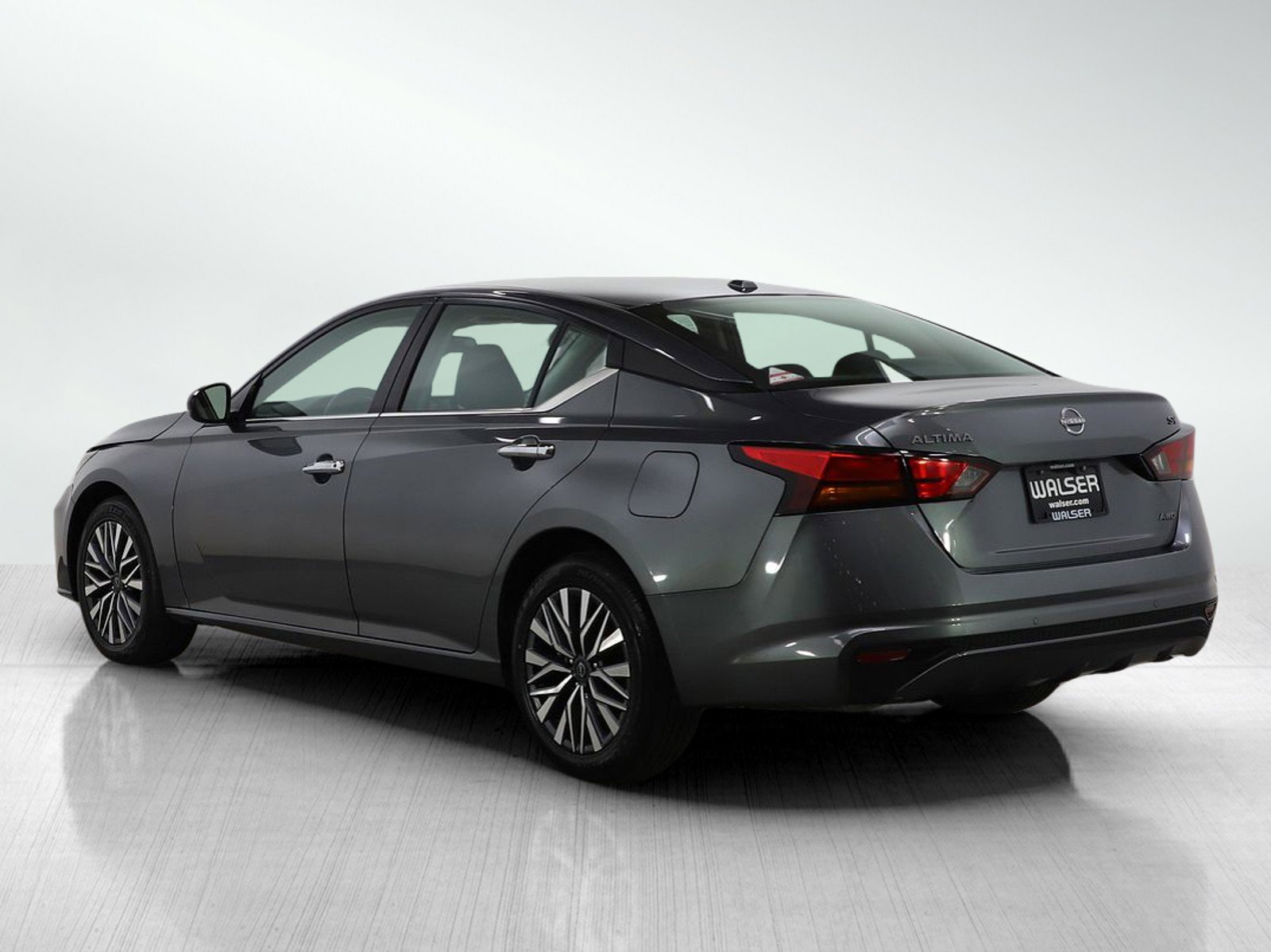 Used 2024 Nissan Altima 2.5 SV image 3