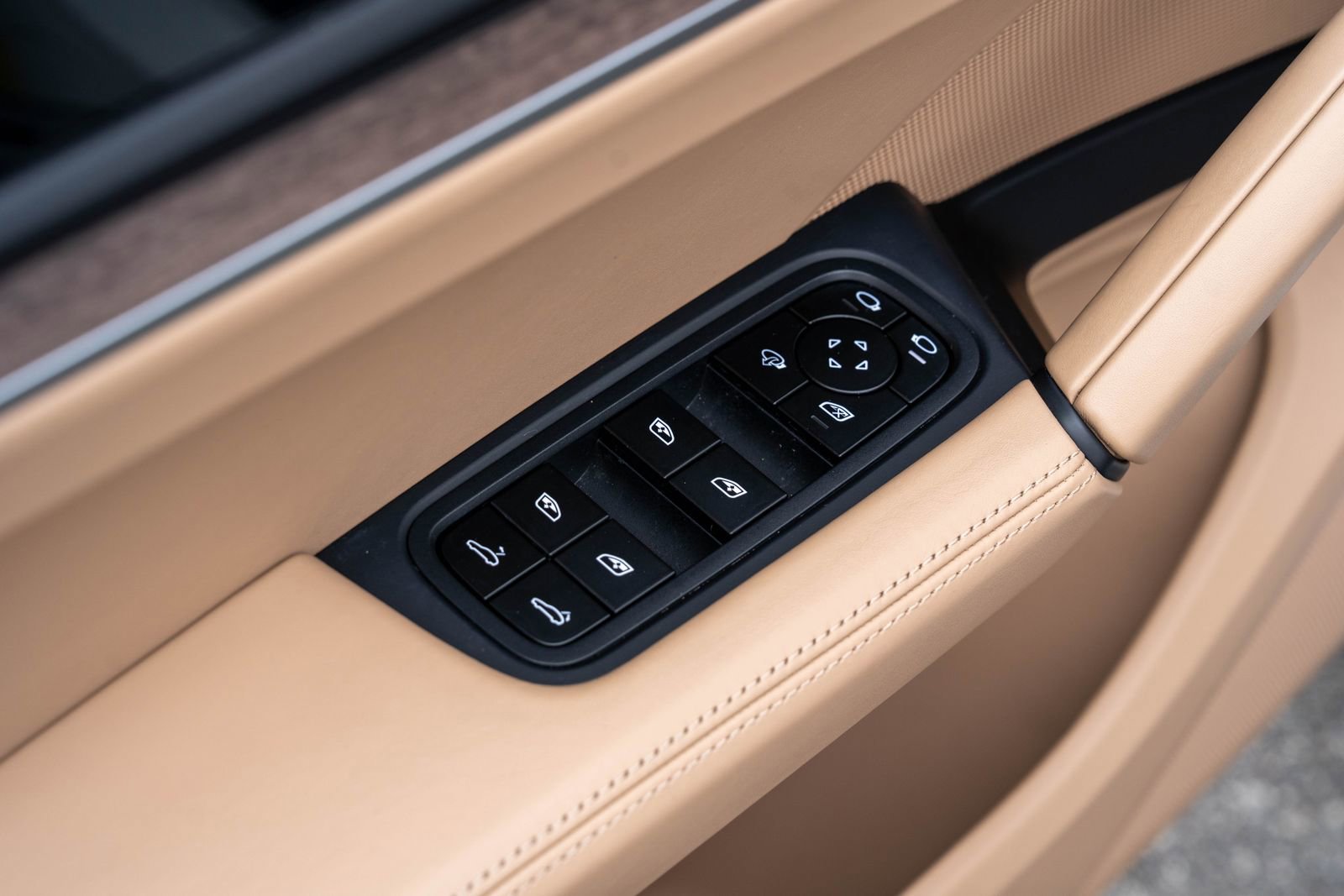 Certified 2024 Porsche Cayenne image 21