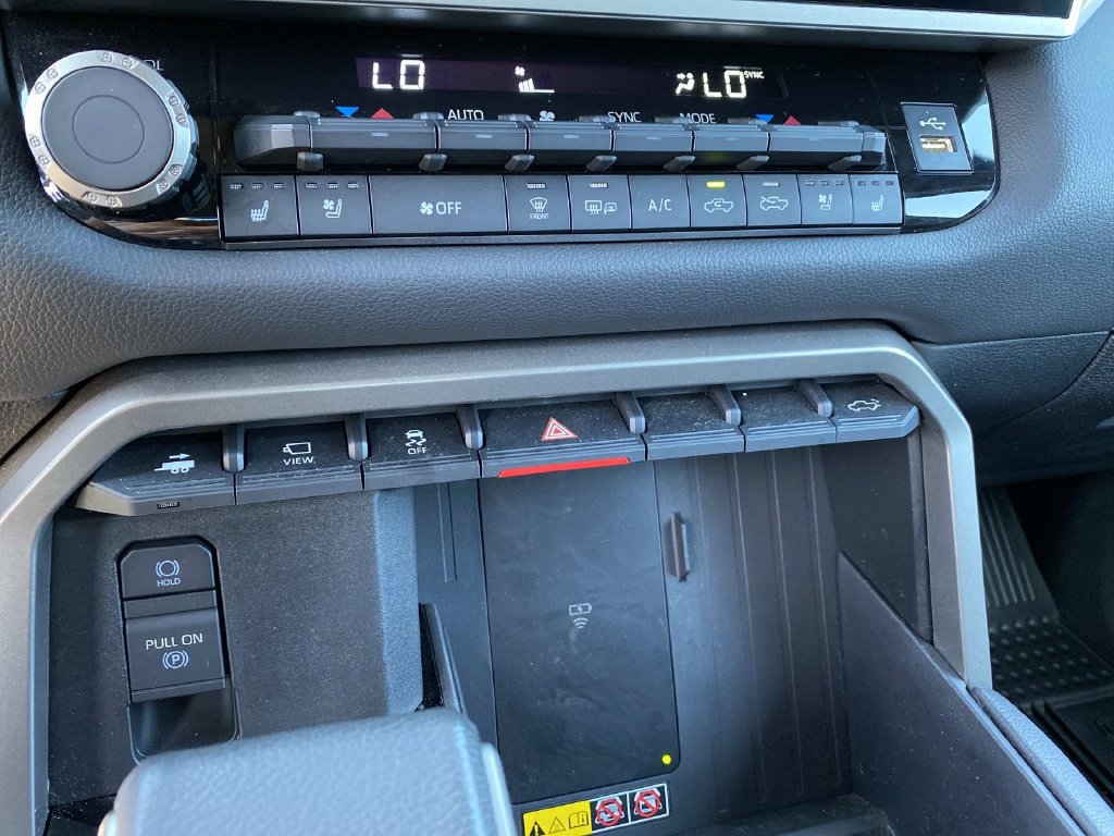 Used 2025 Toyota Tundra Limited AWD/4WD image 16