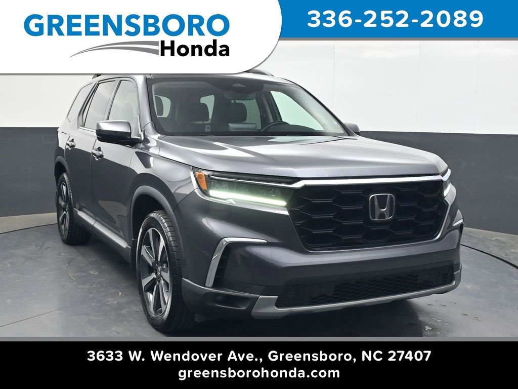 Used 2023 Honda Pilot Touring image 1