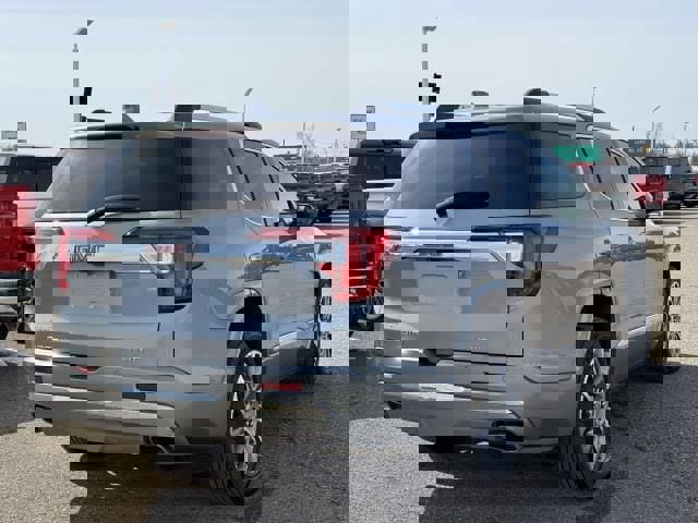 Used 2023 GMC Acadia Denali w/ Denali Ultimate Package image 5