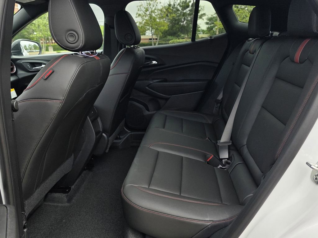New 2026 Chevrolet Trax RS w/ Sunroof Package FWD image 32