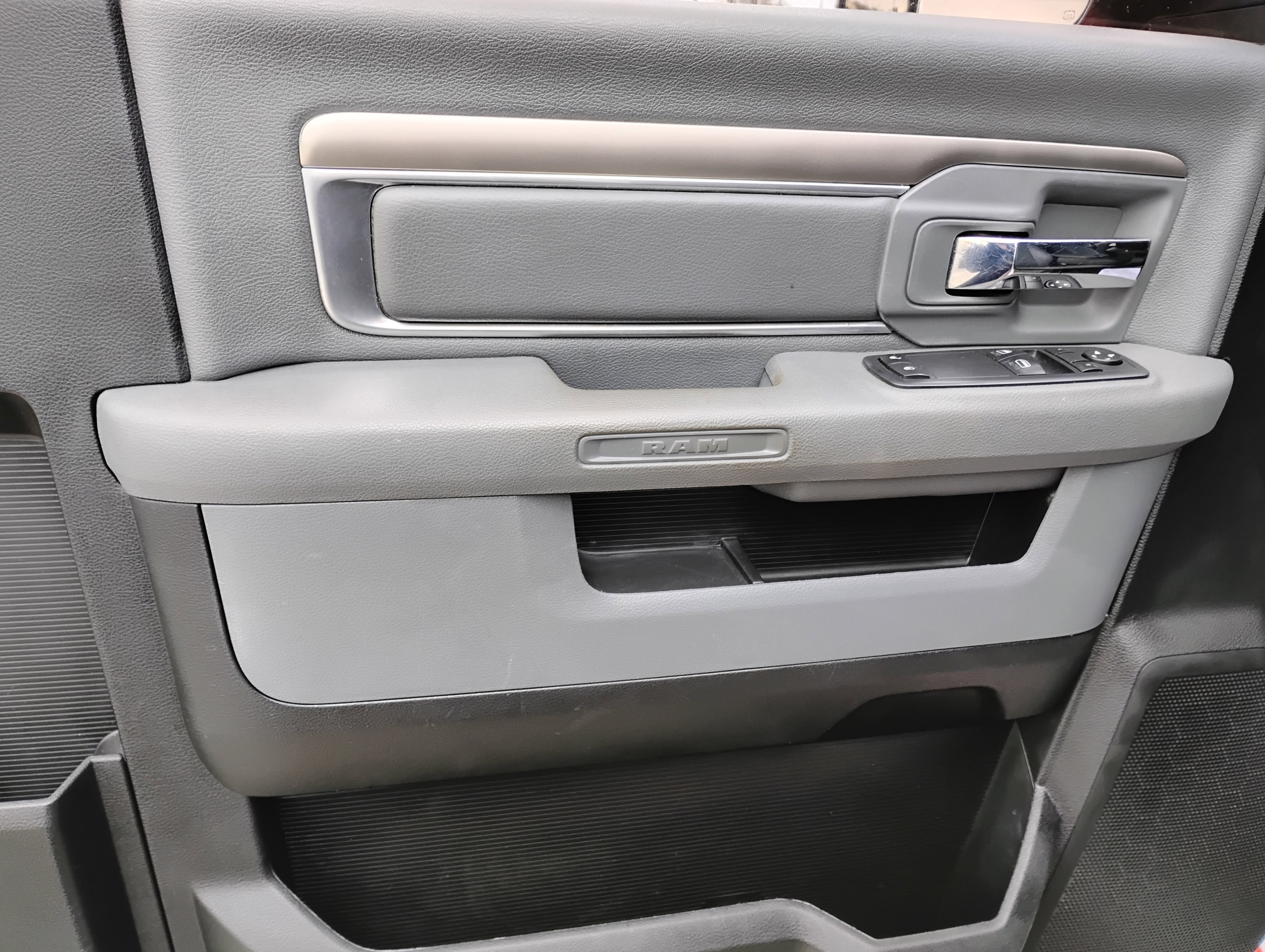 Used 2017 RAM 3500 Tradesman w/ Chrome Appearance Group image 13