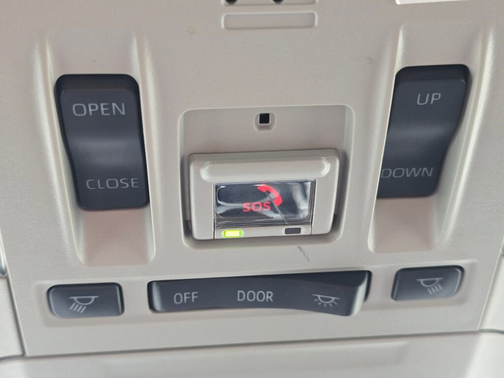 Used 2023 Toyota Highlander XLE FWD image 39