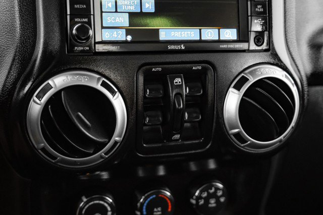 Used 2015 Jeep Wrangler Unlimited Sahara w/ Connectivity Group image 20