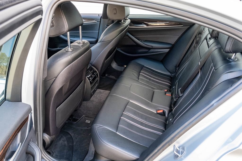 Used 2017 BMW 540i xDrive image 28