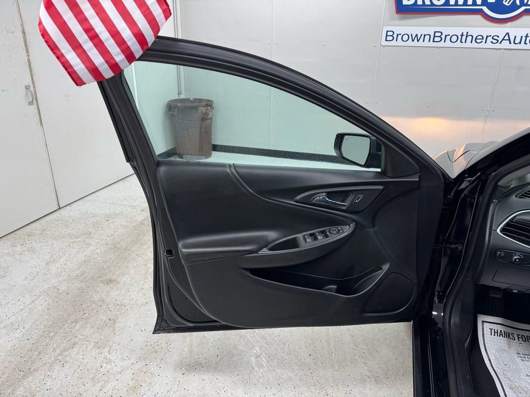 Used 2020 Chevrolet Malibu LT w/ Leather Package FWD image 17