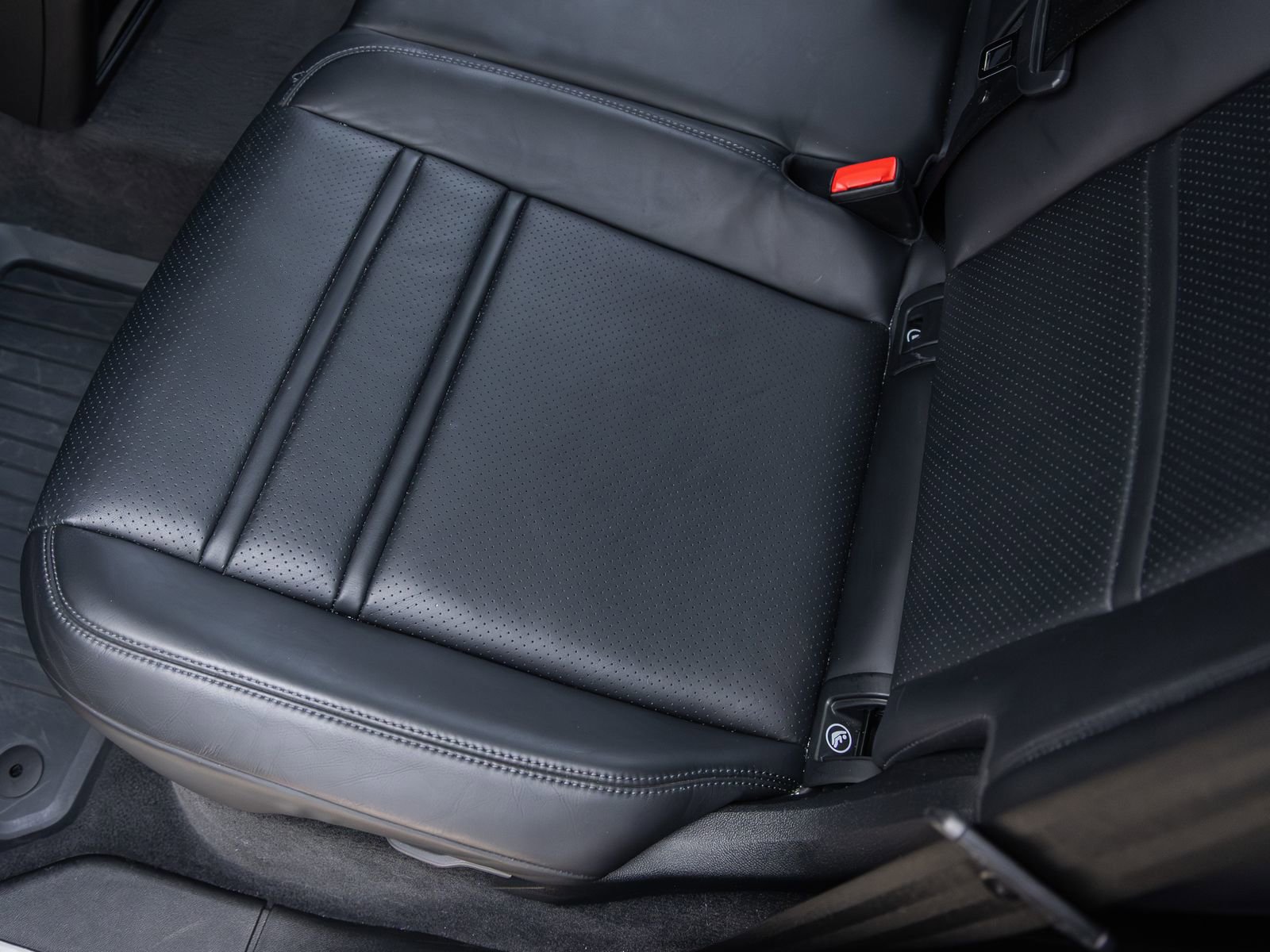 Certified 2024 Porsche Cayenne S image 36