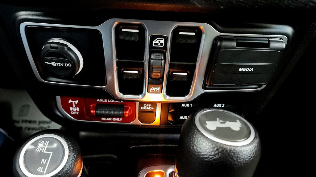 Used 2024 Jeep Wrangler Unlimited Sport AWD/4WD image 32