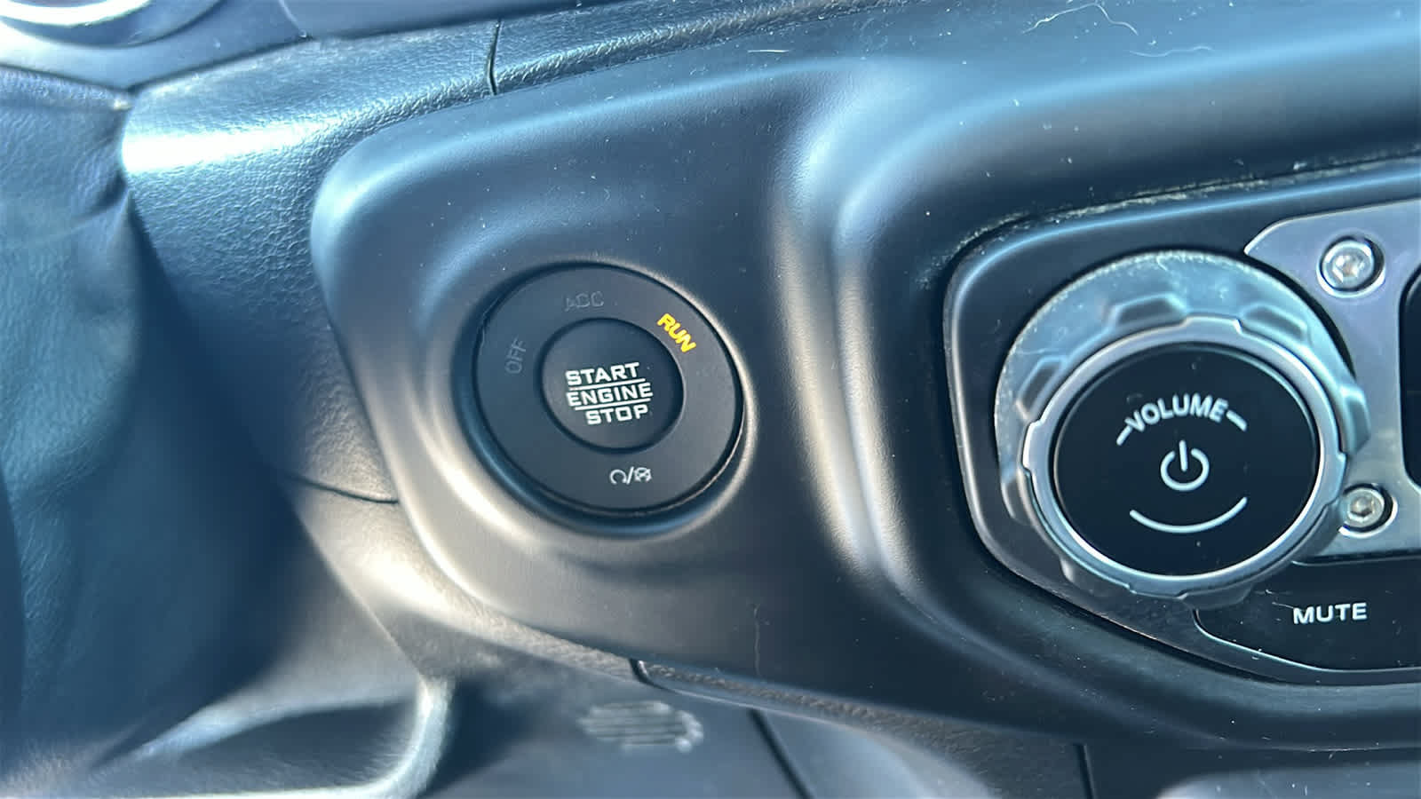 Used 2021 Jeep Gladiator Sport AWD/4WD image 17