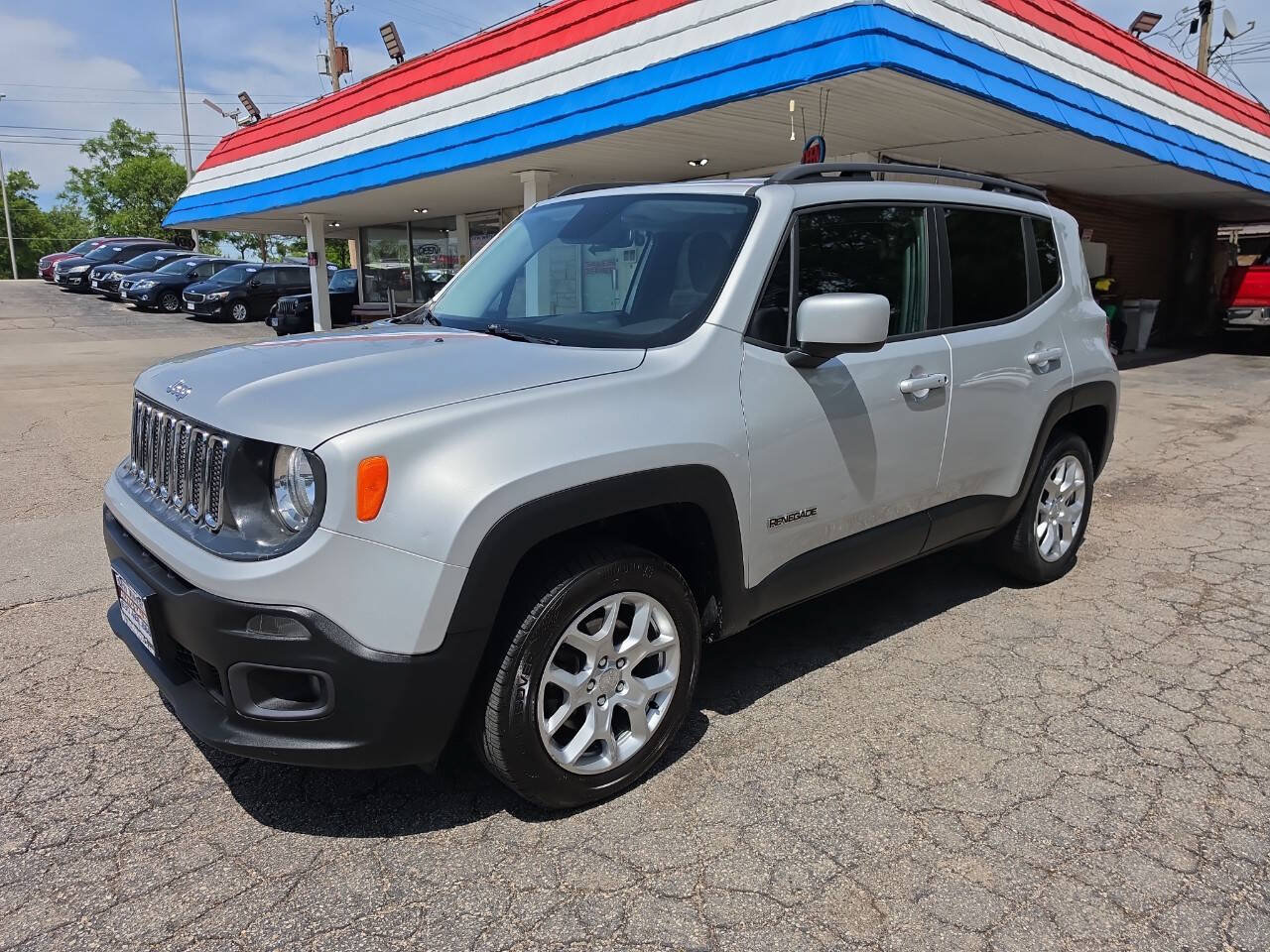 Used 2016 Jeep Renegade Latitude AWD/4WD image 2