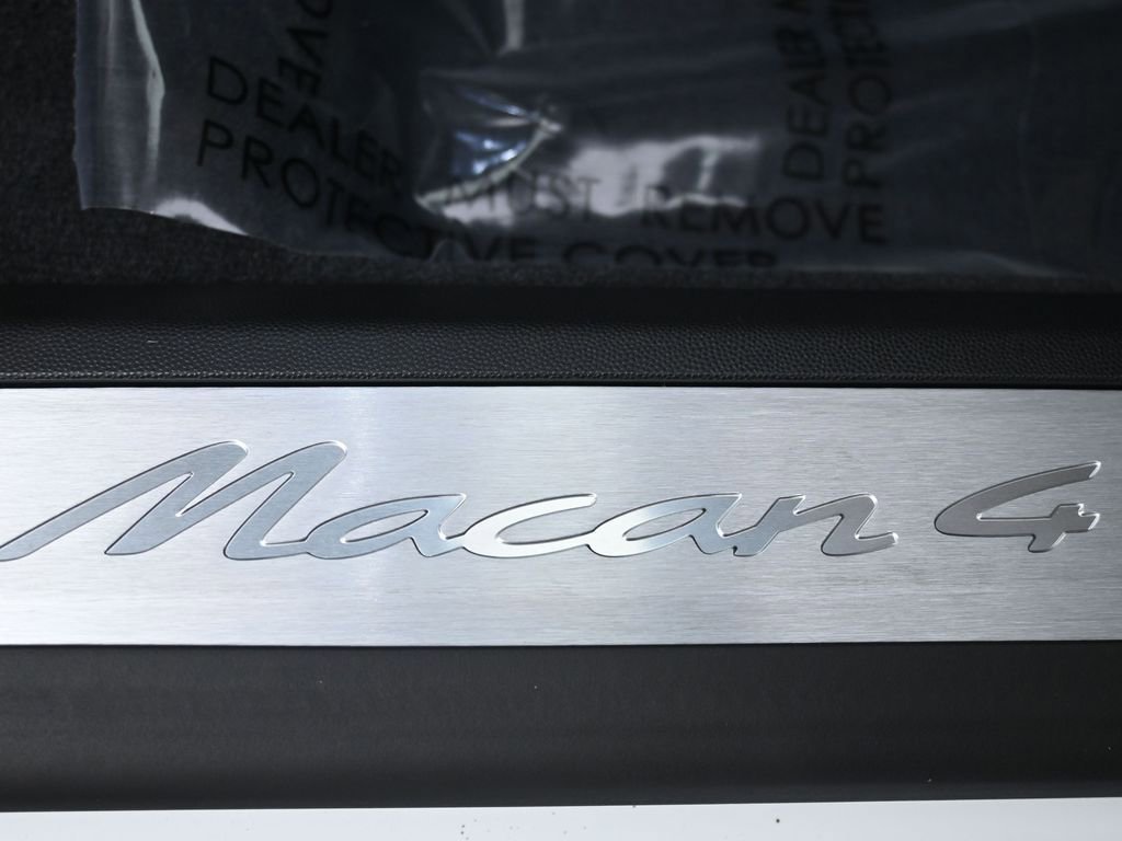 Certified 2025 Porsche Macan 4 Electric image 29