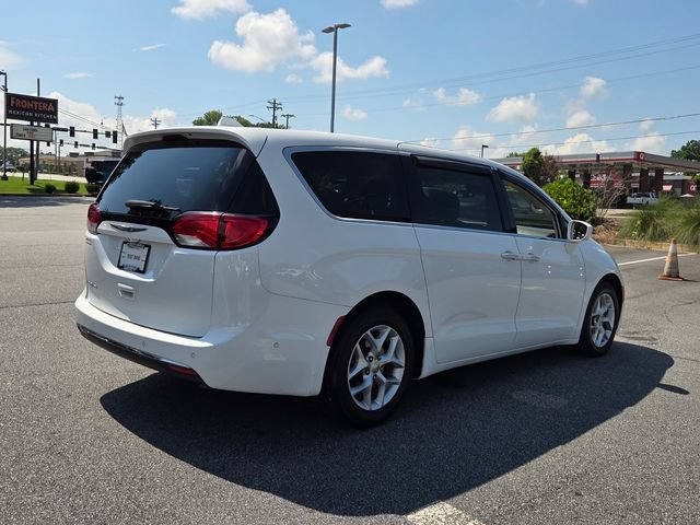 Used 2019 Chrysler Pacifica Touring Plus w/ Advanced Safetytec Group FWD image 9