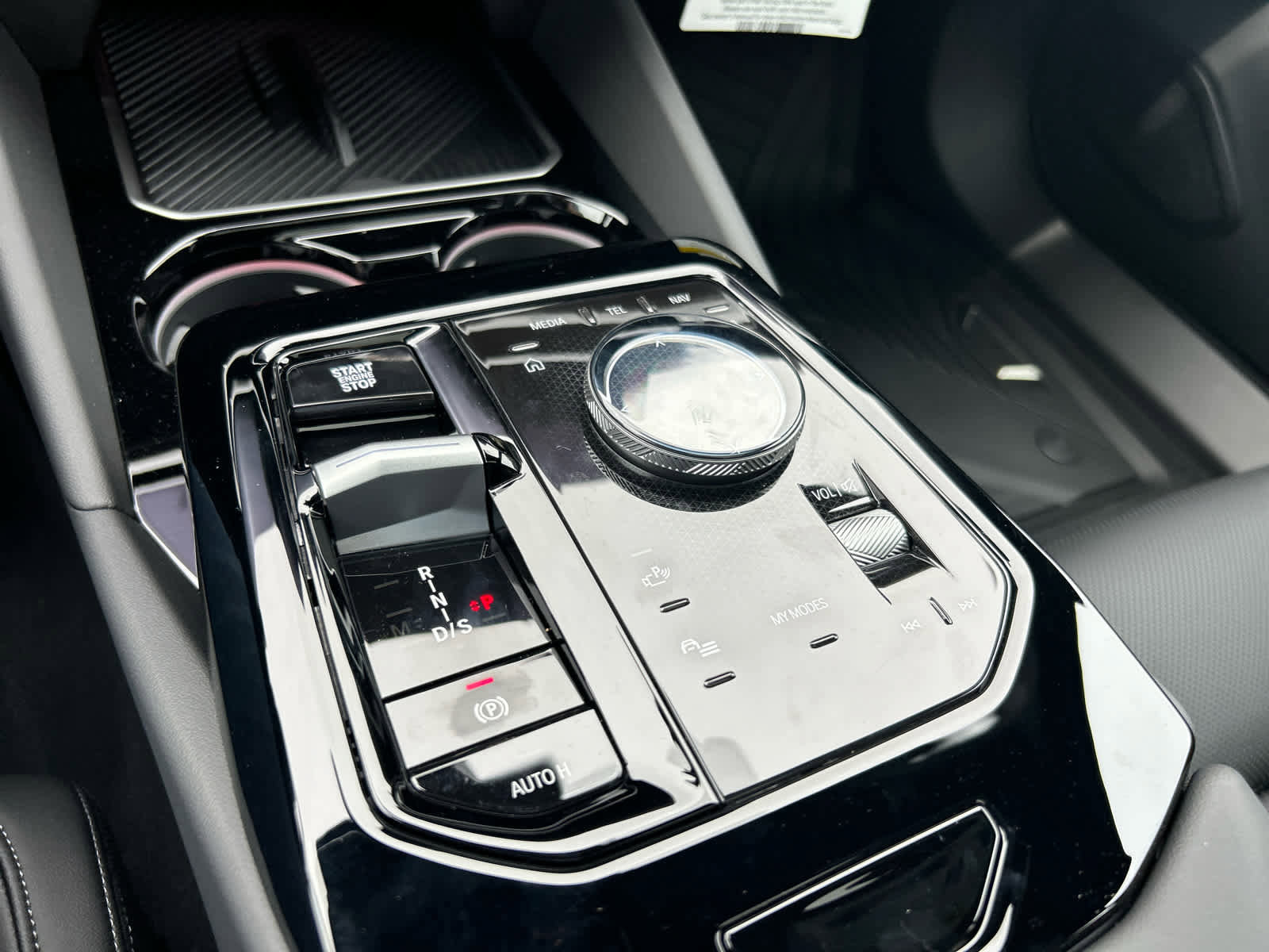 Used 2026 BMW 550e xDrive image 27