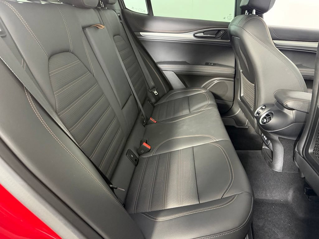 Used 2025 Alfa Romeo Stelvio Sprint AWD/4WD image 31