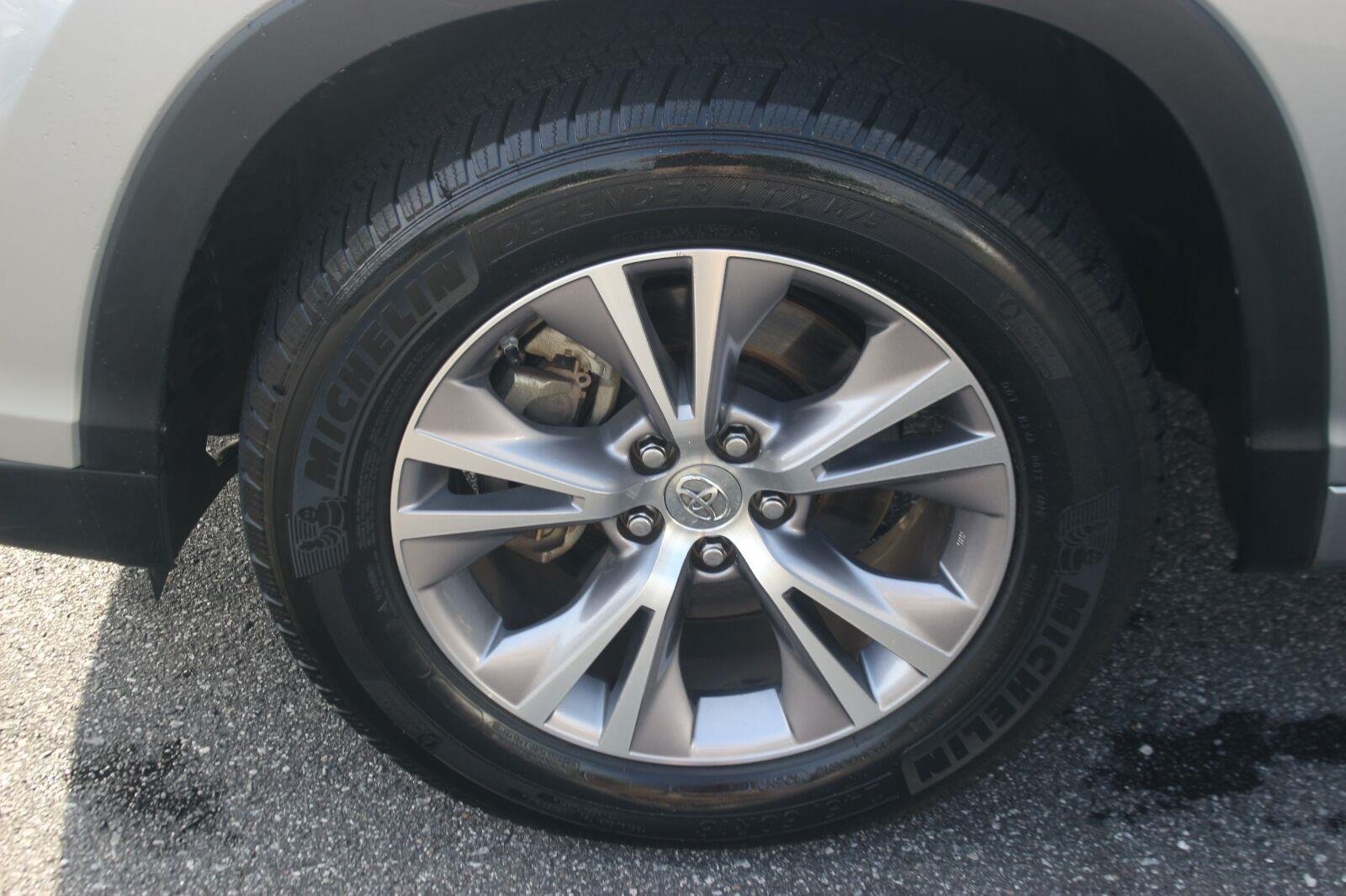Used 2015 Toyota Highlander XLE FWD image 39