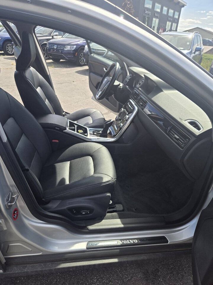 Used 2015 Volvo XC70 T6 w/ Proximity Package AWD/4WD image 15