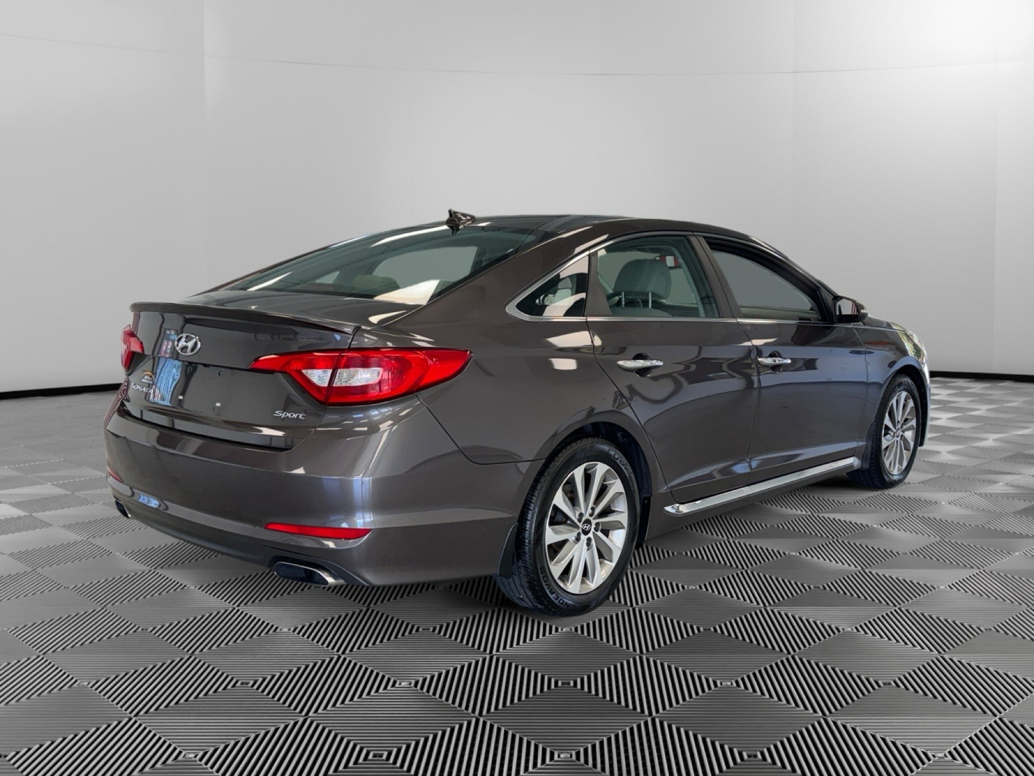 Used 2017 Hyundai Sonata Sport w/ Value Edition Package 02 FWD image 8