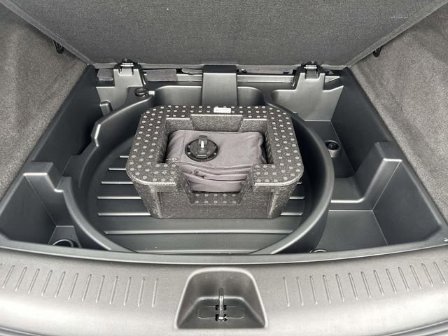 Certified 2024 Cadillac XT4 Luxury w/ Cold Weather Package image 58