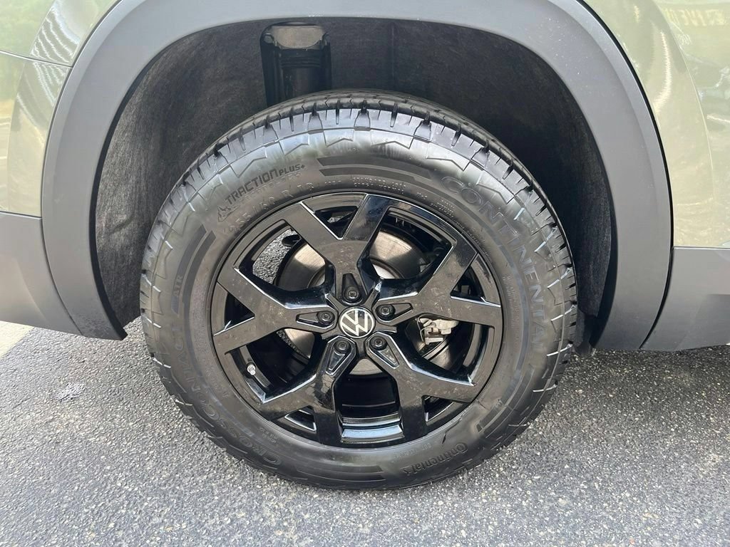Certified 2026 Volkswagen Atlas Peak Edition AWD/4WD image 33