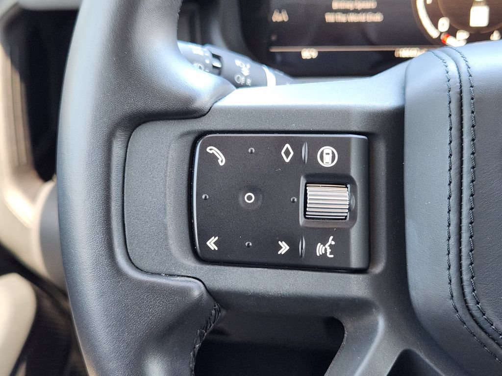 Used 2024 Land Rover Defender 110 X-Dynamic SE AWD/4WD image 28
