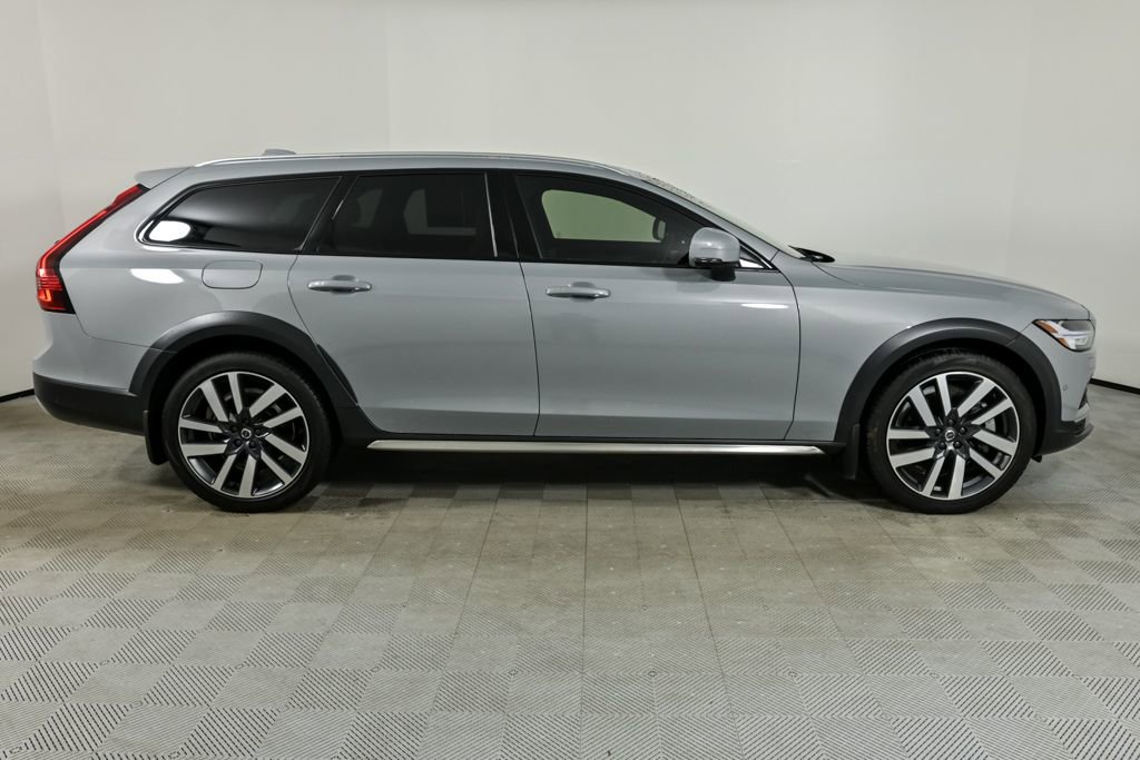 Certified 2024 Volvo V90 B6 Cross Country Ultimate w/ Protection Package Premier image 30