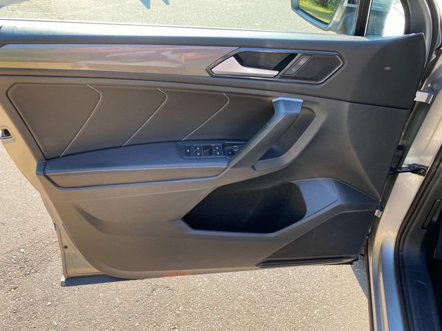 Used 2023 Volkswagen Tiguan SE w/ Panoramic Sunroof Package FWD image 13