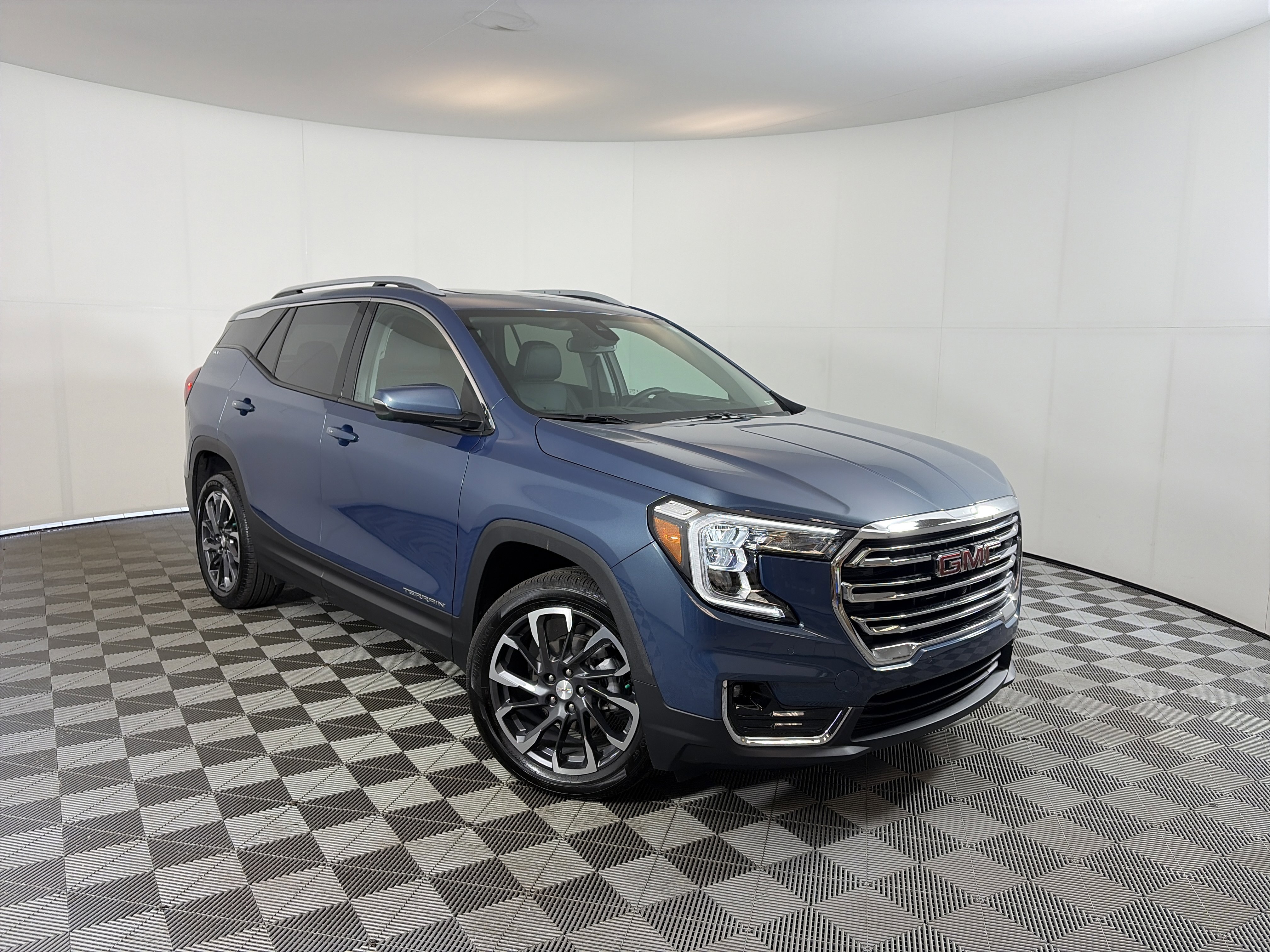 Certified 2024 GMC Terrain SLT w/ Infotainment Package II