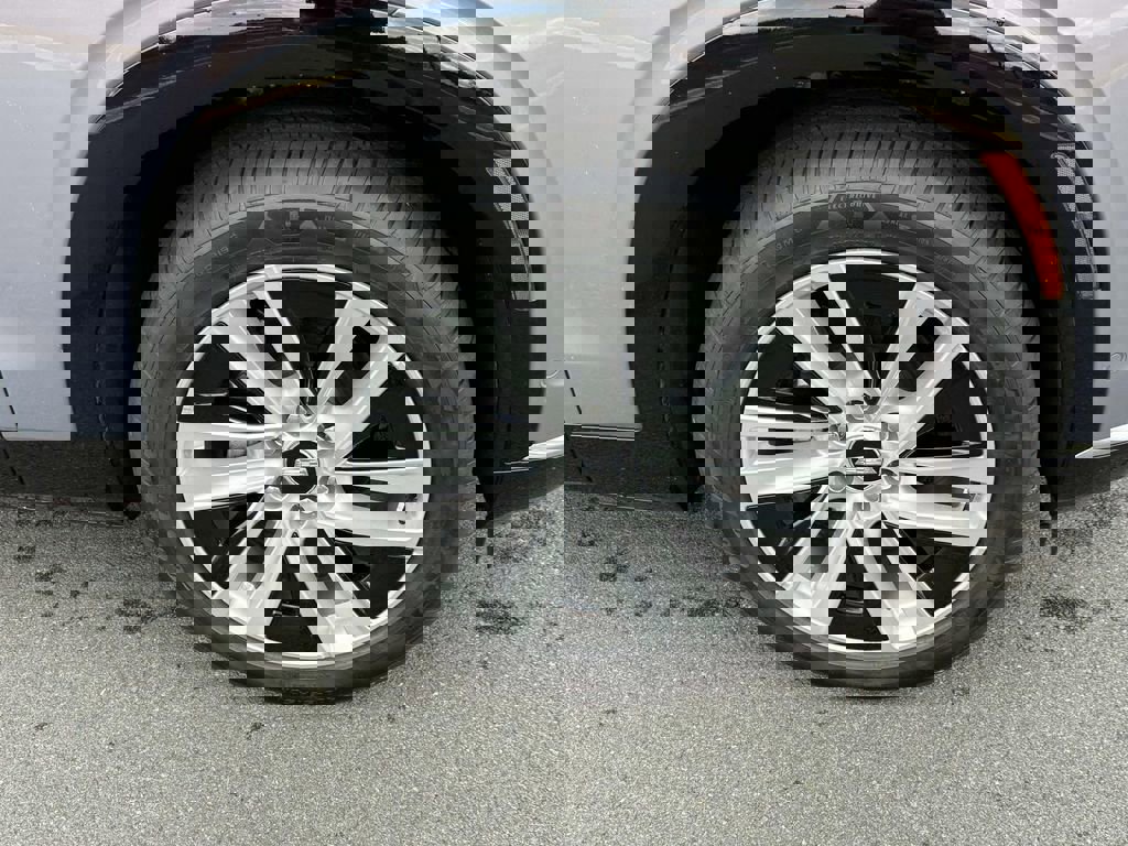 New 2026 Cadillac Vistiq Luxury w/ LPO, Floor Liner Package image 7