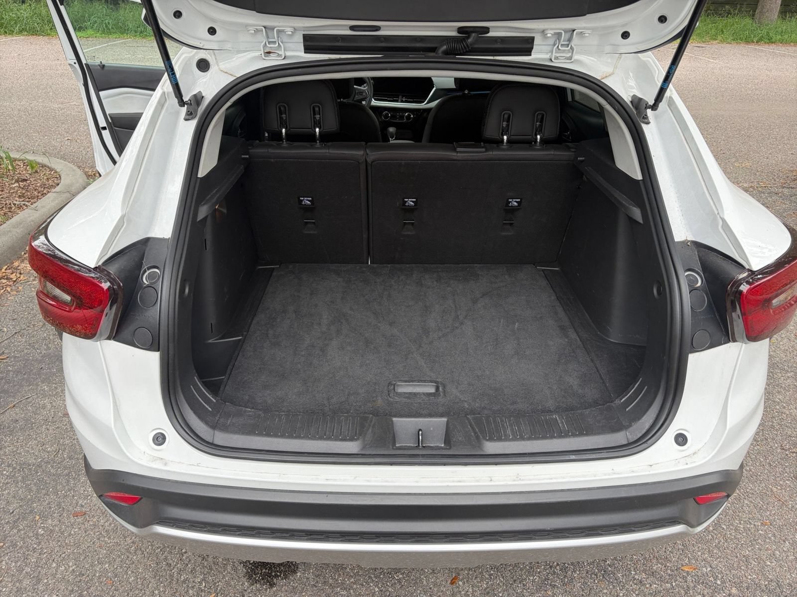Used 2025 Chevrolet Trax LT FWD image 30