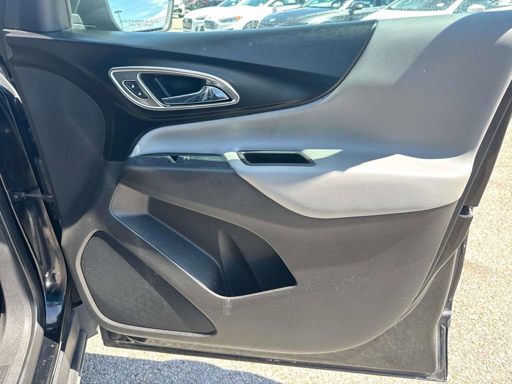 Used 2019 Chevrolet Equinox LS w/ LS Convenience Package FWD image 14