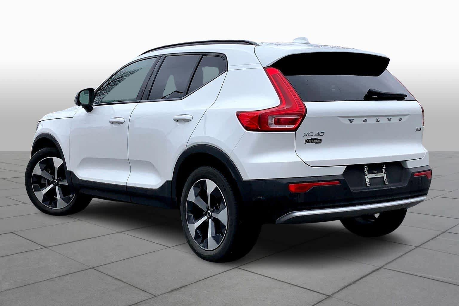 Used 2023 Volvo XC40 B5 Plus w/ Driver Assist Package AWD/4WD image 12