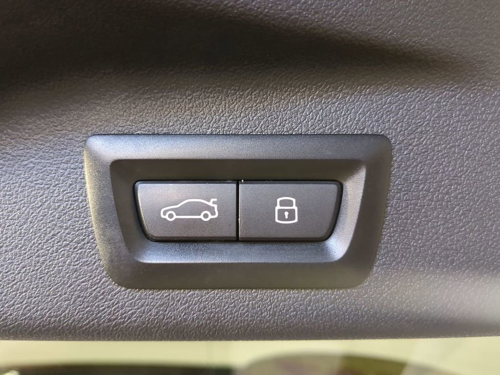 Used 2024 BMW X7 M60i w/ Executive Package image 15