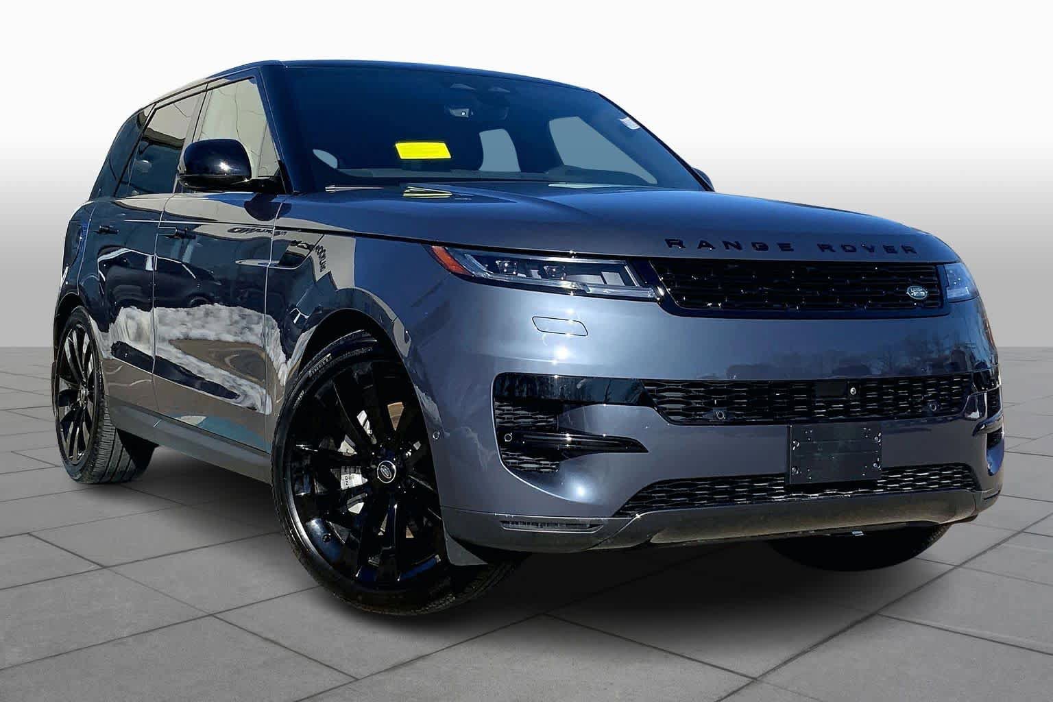 Used 2025 Land Rover Range Rover Sport SE AWD/4WD image 3