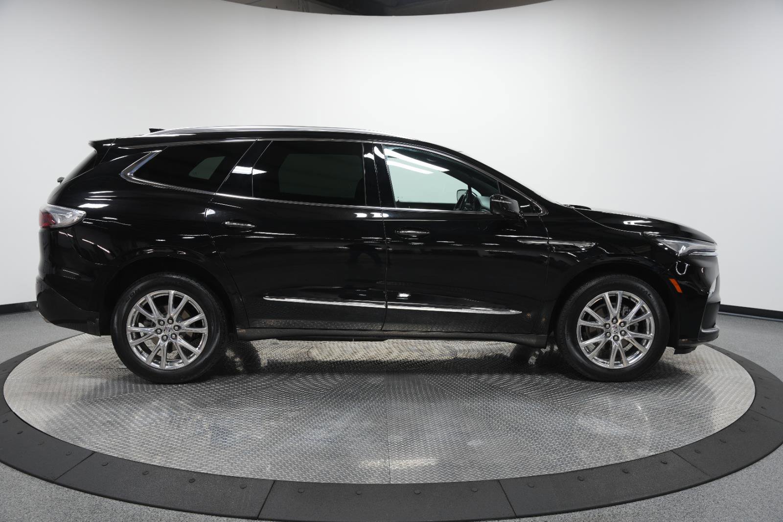 Used 2024 Buick Enclave Premium w/ Experience Buick Package image 8