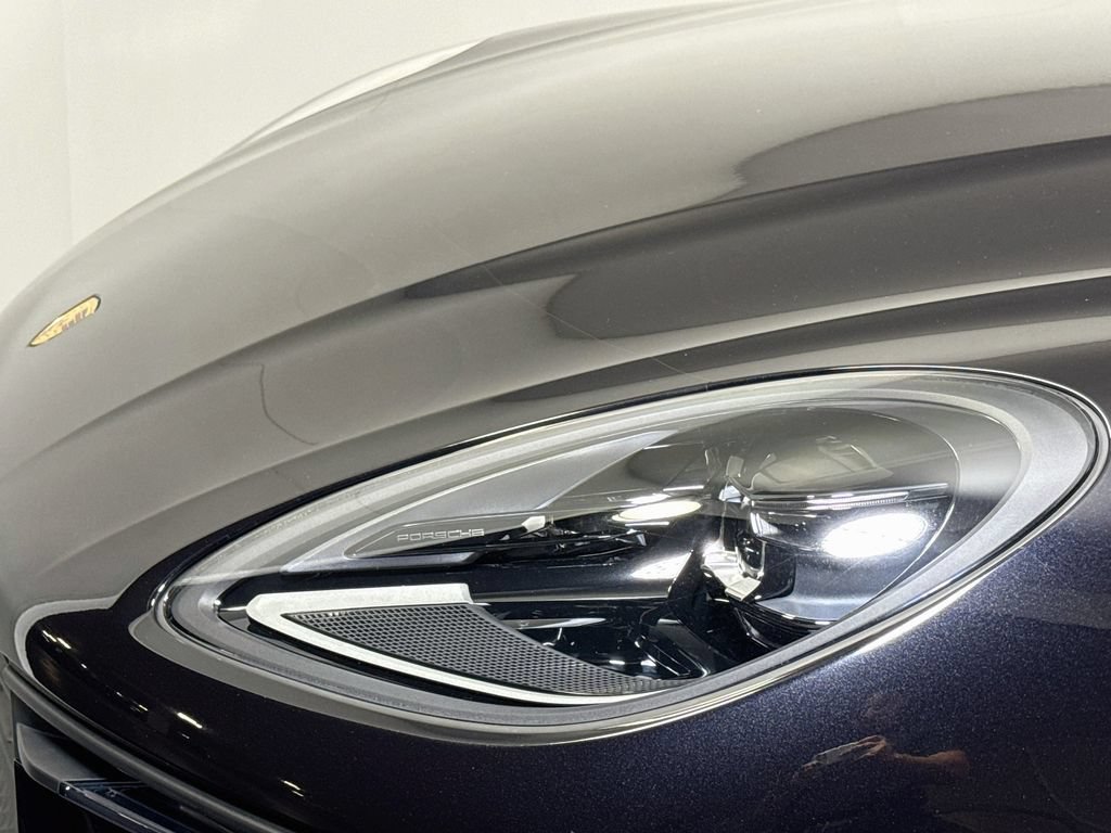 Certified 2024 Porsche Macan AWD/4WD image 21