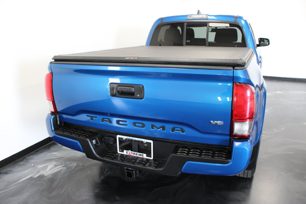 Used 2016 Toyota Tacoma SR5 AWD/4WD image 5