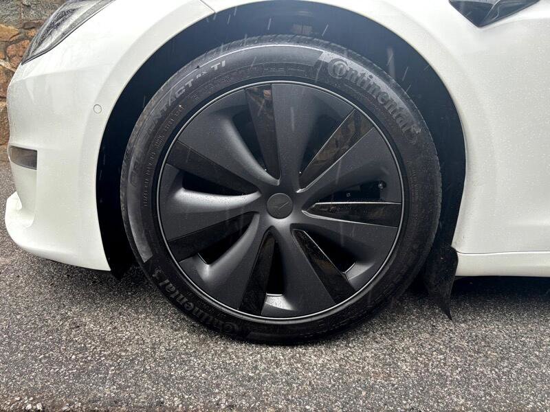 Used 2022 Tesla Model S AWD image 16